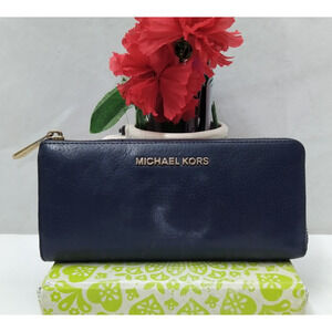 Michael Kors Black Leather Zip Around Credit Card Wallet